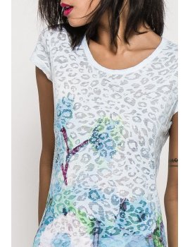 T-shirt with flowers printed